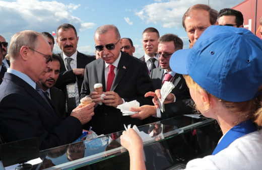 Putin fuarda Erdoğan'a dondurma ısmarladı