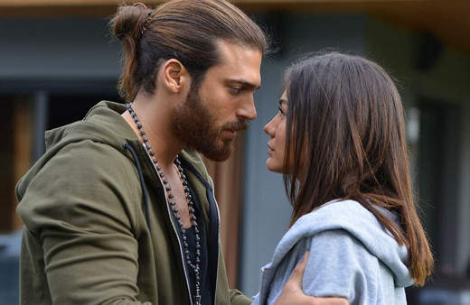 Erkenci Kuş yıldızı Can Yaman ABD'de dünyanın en iyi oyuncusu seçildi