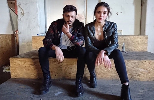 Hayranları İlyas Yalçıntaş'a ellerine geçeni fırlattılar bakın sebebi ne