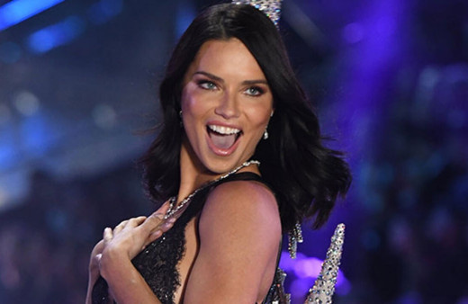 Adriana Lima'nın çıplak pozu olay! Türk iş insanı Emir Uyar'la aşk yaşıyor