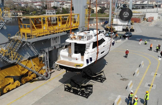 Türkiye’de üretilen lüks yat Singapur’a satıldı