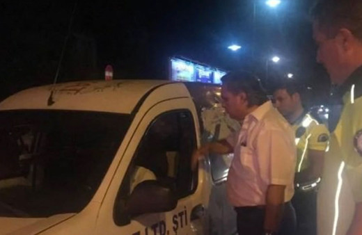 Emniyet müdüründen tesadüfen yakaladığı hatalı sürücüye olay soru: Ben enayi miyim