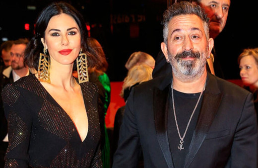 Cem Yılmaz göbekli Defne Samyeli fit! Tatil fotoğrafları dillerde