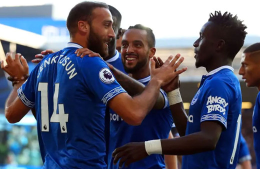 Cenk Tosun asist yaptı Everton turladı