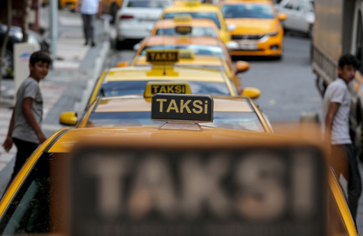 İstanbul'da yüzlerce taksici ayar kuyruğunda
