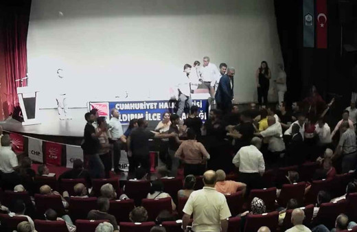 Canan Kaftancıoğlu’nun katıldığı CHP toplantısında ortalık karıştı