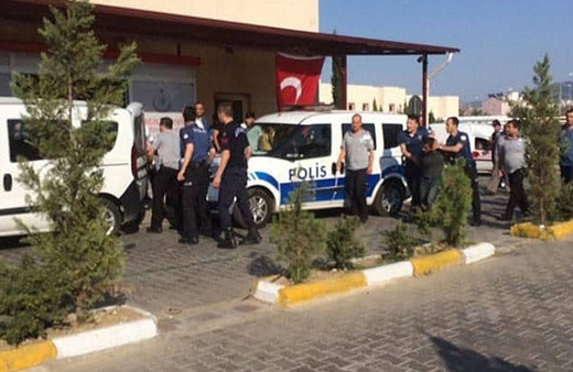 Manisa'da polisle çatışıp suçluyu hastaneden kaçırmak istediler