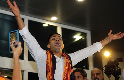 Galatasaray'ın yeni yıldızı Radamel Falcao İstanbul'a geldi