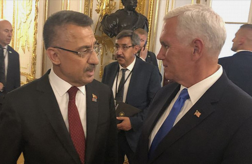 Fuat Oktay ile Mike Pence Varşova'da görüştü