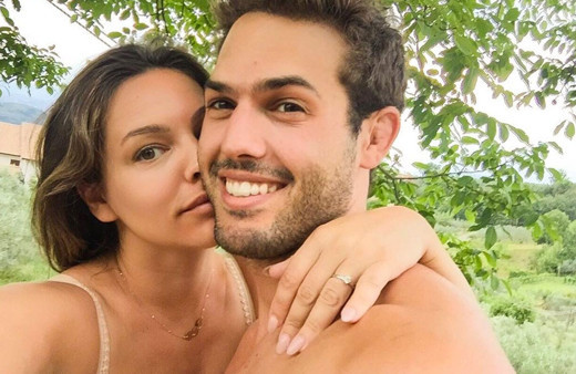 Ünlü model Kelly Brook Türkiye'den sevgisilinin çıplak fotoğrafını paylaştı