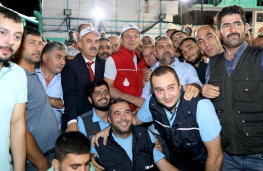 Balıkçılar "vira bismillah" dedi! Ekrem İmamoğlu balık mezatı yönetti