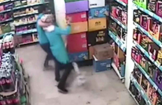 Markette kadına dayak görüntüleri! Beylikdüzü'ndeki olayın yeni videosu