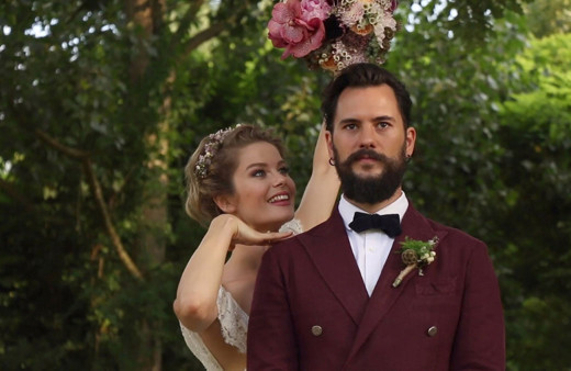 Kuzgun dizisinin yıldızı Burcu Biricik'ten eşi Emre Yetkin için romantik kutlama