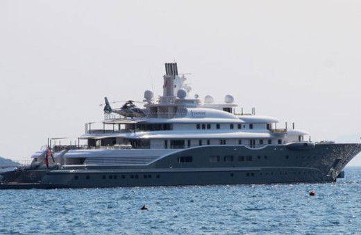 Bodrum'daki süper lüks yatın inanılmaz özelliği! 10 metre yaklaşanı batırıyor