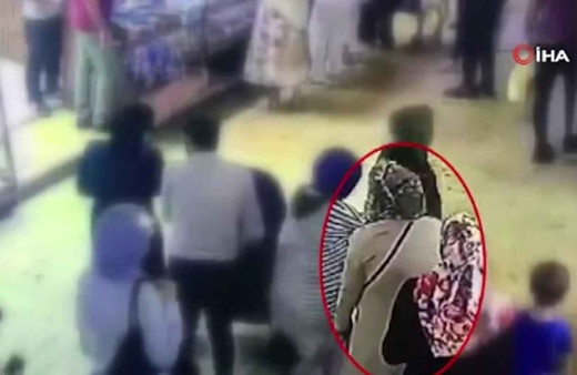 Eminönün'de bebek arabasındaki çanta böyle çalındı