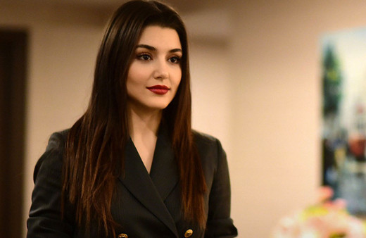 Ünlü oyuncu Hande Erçel'i duygulandıran doğum günü hediyesi!