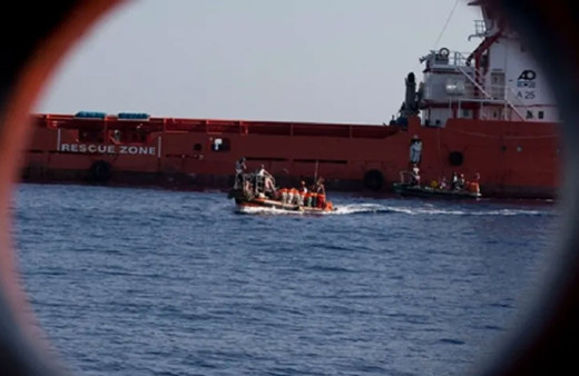 Sahil Güvenlik mülteci botunu batırmaya çalıştı deniyor! İddiaya videolu yanıt