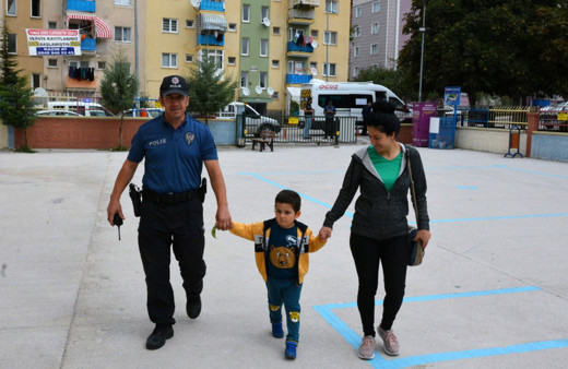 81 ilde eş zamanlı okul çevrelerine ve Servis Araçlarına Sıkı Denetim