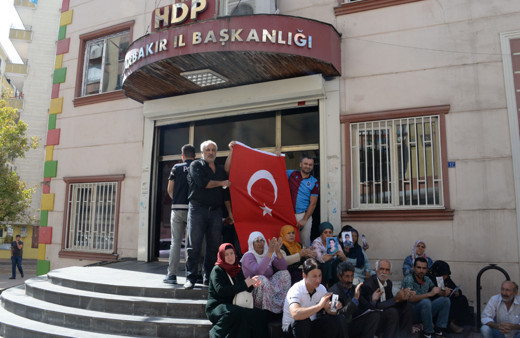 8. gün! HDP Diyarbakır İl binası önündeki eyleme katılan aile sayısı çığ gibi büyüyor