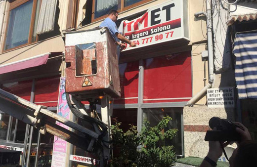 Manisa'da tepki çeken lokanta tabelası söküldü