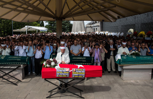 Öldüğü 2 gün sonra ortaya çıkmıştı! Süleyman Turan'ın cenazesinde katılanlar