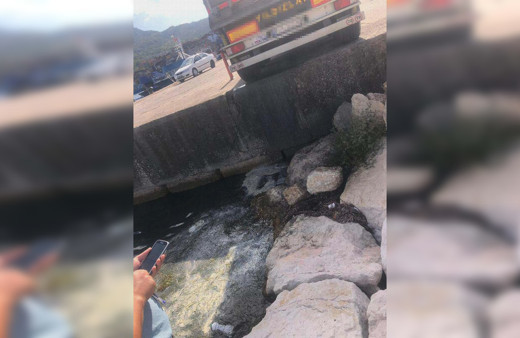 Bartın'da denize kamyonla atık boşaltırken yakalandı