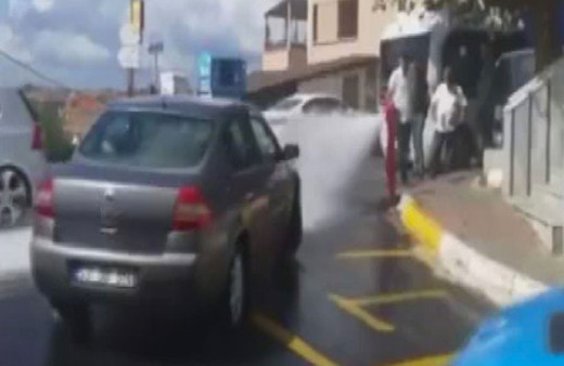 Yurdum insanı kıvrak zekasını konuşturdu Patlayan su borusunu fırsata çevirdiler