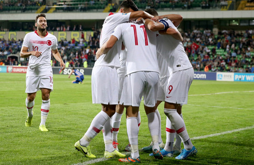 Hakan Çalhanoğlu'ndan eleştirilere yanıt kalitem ortada