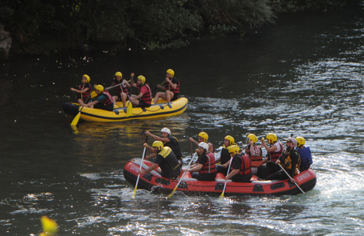 Sağlıklı yaşam ve kanserde erken teşhise dikkat çekmek için Munzur'da rafting