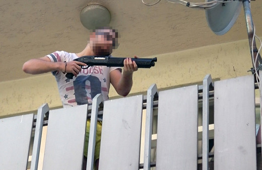 Konya'da bir şahıs annesi ile kız kardeşini rehin alıp intihara kalkıştı