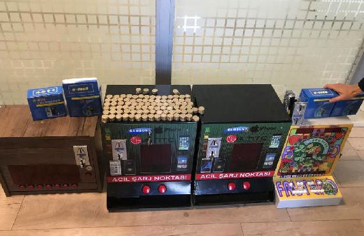 Düzce'de akıl almaz kurnazlık! Hızlı şarj aletlerini kumar makinesine çevirmişler