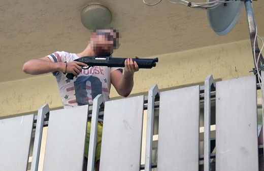 Konya'da bir şahıs annesi ile kız kardeşini rehin alıp intihara kalkıştı