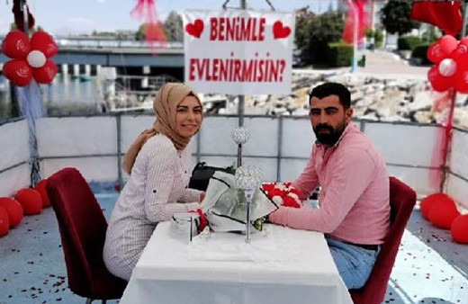 Konya'da göl kenarında sürpriz evlilik teklifi almıştı! Meltem kalbi dayanamadı...