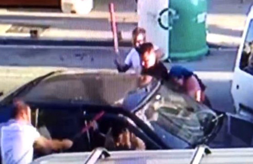 Yer Pendik! Kayınpederinin dudaklarını ısırarak kopardı resmen sokak savaşı