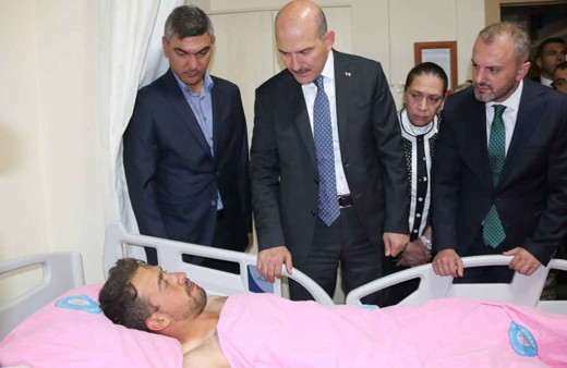 İçişleri Bakanı Soylu, terör saldırısında yaralanan vatandaşları ziyaret etti