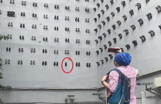 Beyoğlu'nda utanç duvarında asılan ayakkabıyı sökmek isterken yakalandı