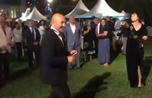 Tunç Soyer'in yaptığı dansa Fuat Uğur'dan olay yorum: Erkek erkeğe yaptıkları tuhaf ürpertici