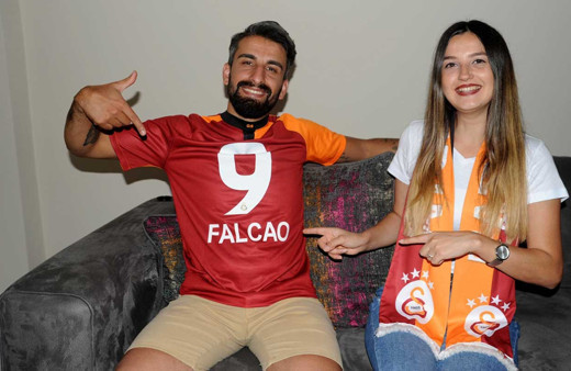 Galatasaray forması giyen damada Falcao'dan mesaj