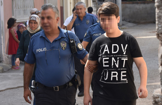 Annesiyle tartışan babasını öldürdü!