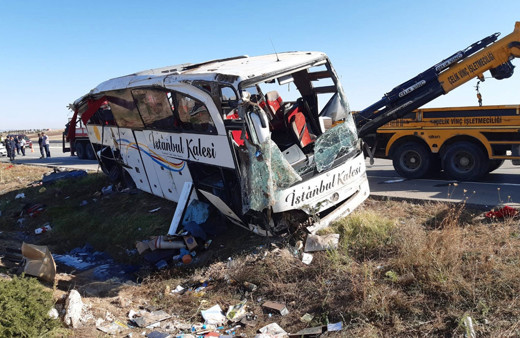 Afyonkarahisar'da yolcu otobüsü kazası! Ölü ve çok sayıda yaralı var
