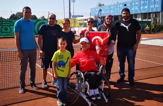 Paralimpik tenisçi Büşra Ün şampiyon oldu