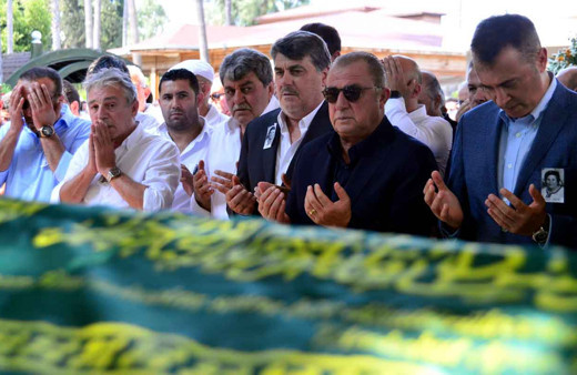 Beşiktaş Kulübü ikinci başkanı Serdal Adalı'nın annesi toprağa verildi