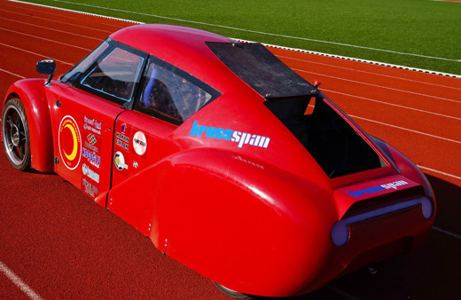 Üniversiteli öğrenciler 1 TL ile 100 km gidebilen elektrikli araba ürettiler