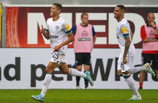 Schalke 04 Türk futbolcularla güldü