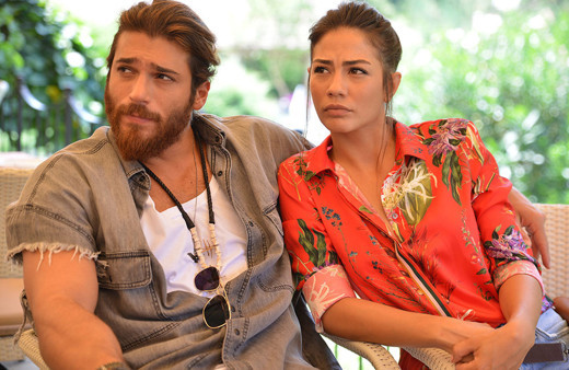 Can Yaman'ın Demet Özdemir ile fotoğrafı ortaya çıktı! Beraber tatile gitmişler