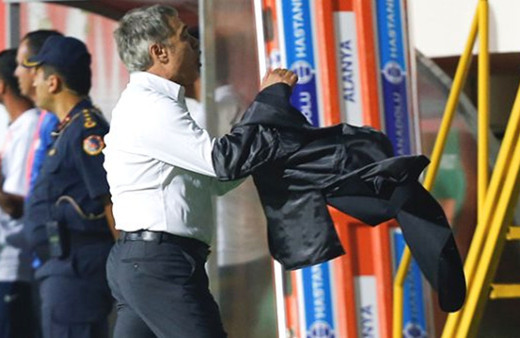 Ersun Yanal, Alanyaspor maçında çılgına döndü!