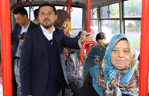 Nevşehir Belediye Başkanından örnek hareket! Makamına otobüs ile gitti
