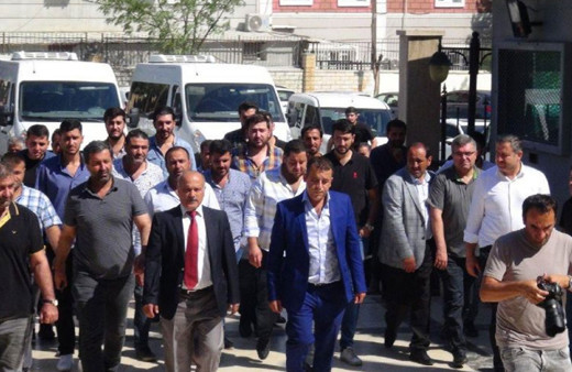 4 kişi ölmüştü! Firari cinayet şüphelisi aşiretiyle gelerek teslim oldu