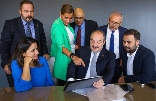 Hande Fırat 'yerli otoyu gördük' deyince dalga geçenlere yanıt verdi