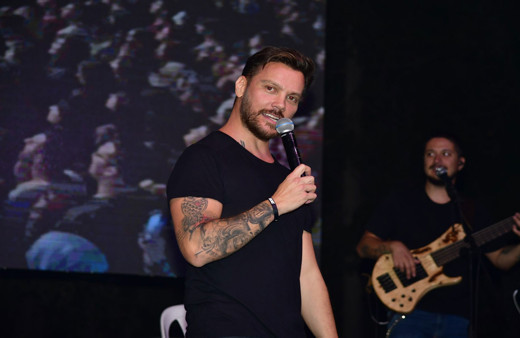 Biga'da Sinan Akçıl ve Mustafa Yıldızdoğan’la 'kurtuluş günü'' coşkusu